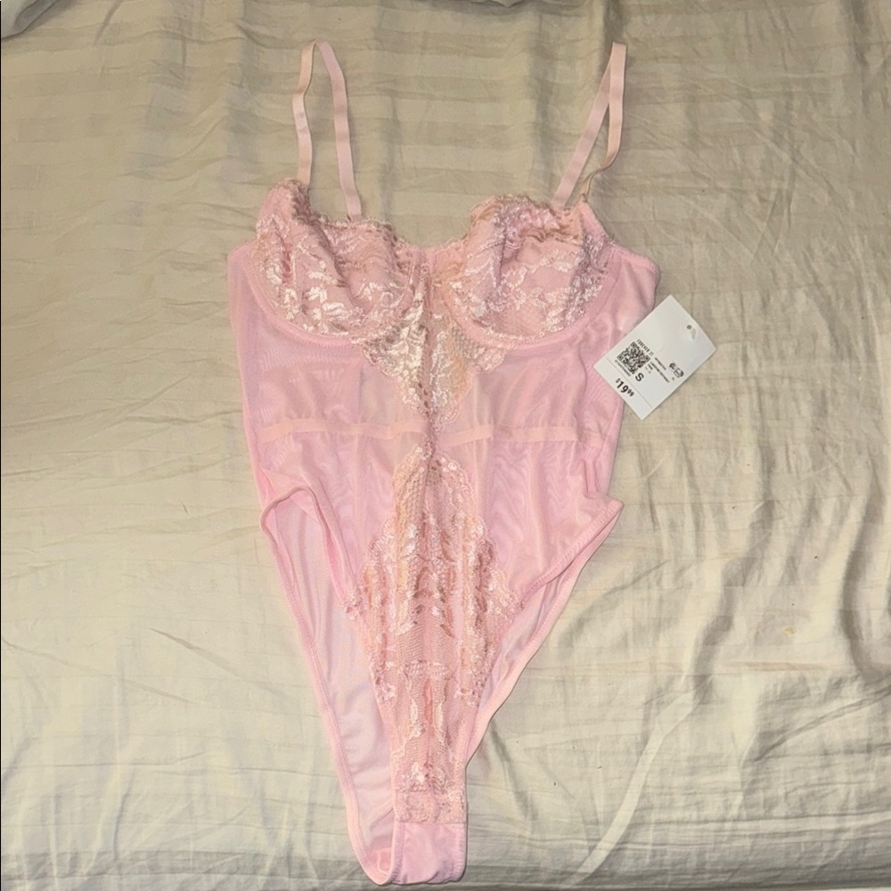 Blush Lace Underwire Bra with Adjustable Straps